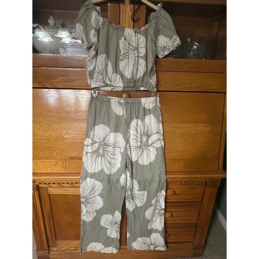 Salty Lemon Boho 2 Piece Set Sage Hibiscus Floral Crop Top Wide Leg Pants M NEW - Picture 3 of 16